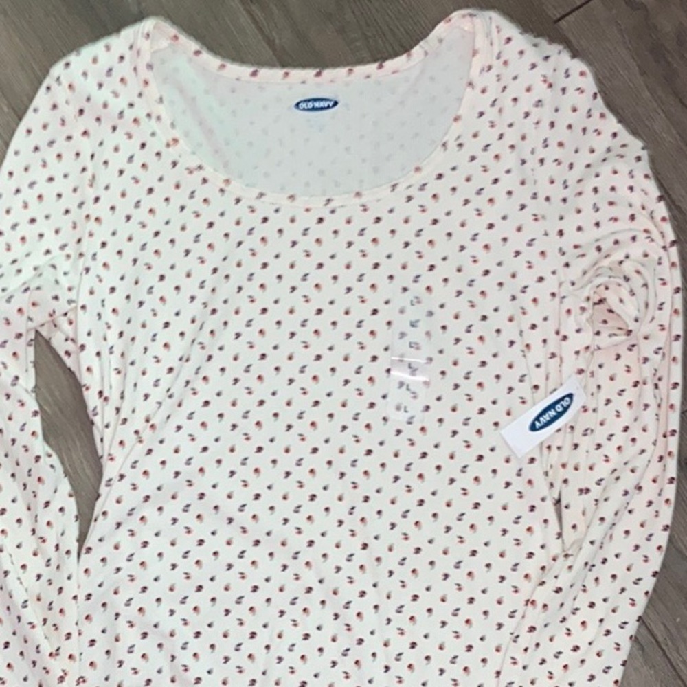 old navy long sleeved tee